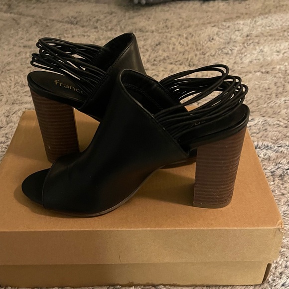 Francesca’s Black Peep Toe Heels in Size 7.5 - Block heel super cool shoes! - Picture 11 of 12